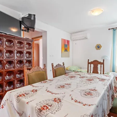 Quaint In With Balcony Apartament *