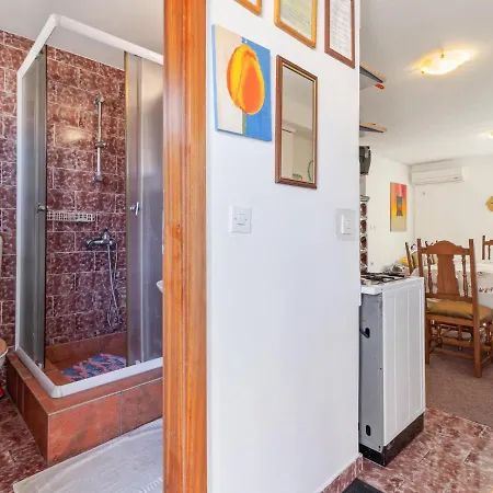 Apartament Quaint In With Balcony