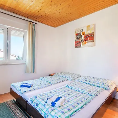 Quaint In With Balcony *