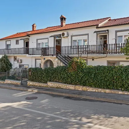 Apartament Quaint In With Balcony Ližnjan
