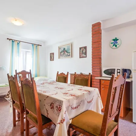 Apartament Quaint In With Balcony Ližnjan